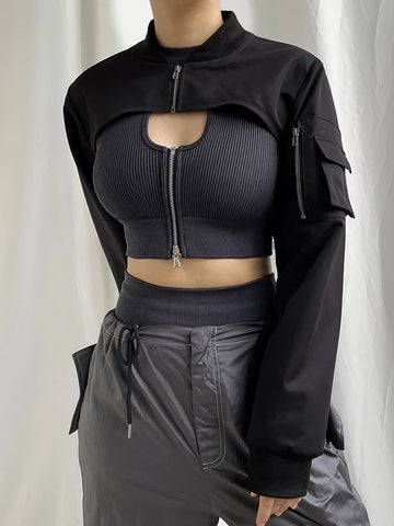 Trendige Techwear Crop-Jacke in Schwarz mit Reißverschluss und Tasche