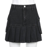 Punkiger Grunge-Minirock aus schwarzem Jeansstoff mit Falten an der hohen Taille