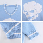 Himmelblauer Grunge-Pullover mit Totenkopf-print