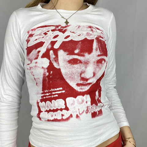 E-Girl Langarm Crop Top mit Print für einen frechen Look