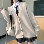 Beige Strickjacke von egirl im Stil einer japanischen Studentin