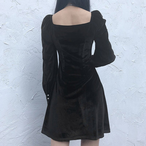 Minimalistische schwarze Samt E-Girl Kleid