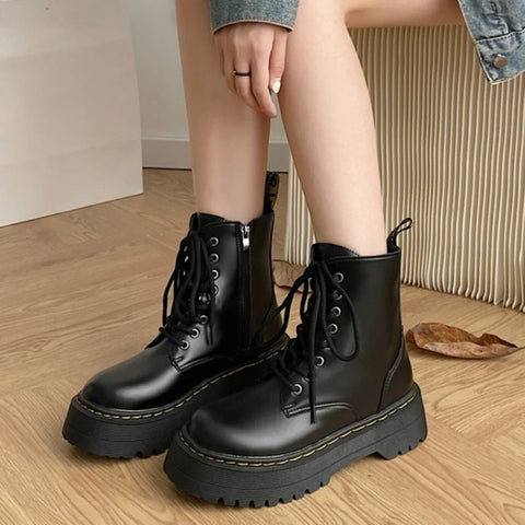 Stylische schwarze Martin Boots für alternative Mod