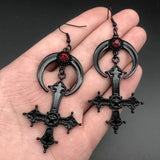 Gotik-Kreuz Ohrringe mit Mond und Blutroten Akzenten