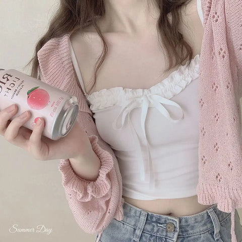 Verspieltes Soft-Girl Crop Top mit Schnürung und Rüschen in Weiß