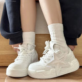 Y2K-Style Sneakers Aesthetic Bread Shoes mit Stern-Design