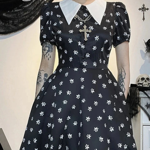 Gothic Lolita Kleid mit Kragen im Wednesday-Stil