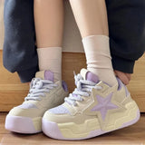 Y2K-Style Sneakers Aesthetic Bread Shoes mit Stern-Design