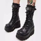 Kaufen Sie schlichte schwarze Plateau-Stiefel im Punk-Witch-Style