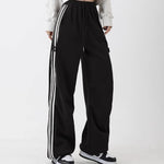 Y2K Inspiriert: Schwarz-Weiße Gestreifte Baggy-Sweatpants