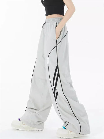 Graue E-Girl Jogginghose im Y2K-Stil mit Streifen