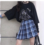 Blaues und schwarzes Gothic T-Shirt mit Anime-Print