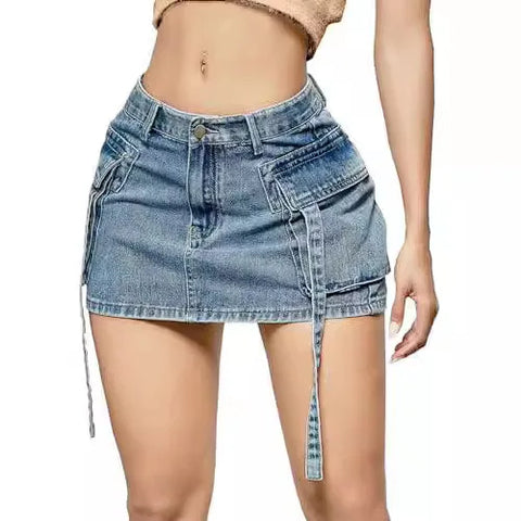 Stylische kurze Jeansrock für alternative Got