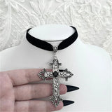 Elegantes Gothic Samt-Halsband mit Kreuz-Anhänger