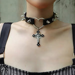 Edgy Gothic-Herz Choker mit Kreuzanhänger