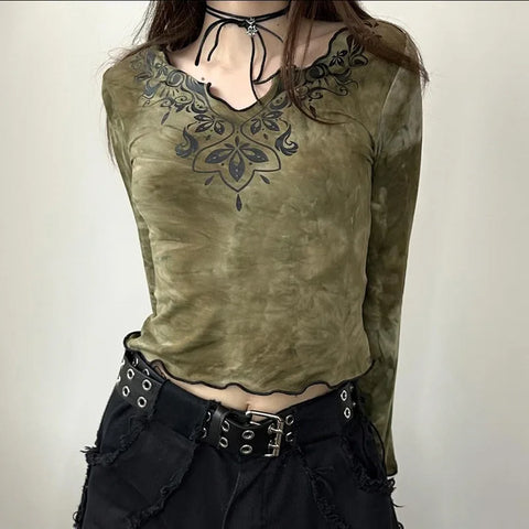 Gothic Crop Top mit Flared Ärmeln und Tie-Dye Muster