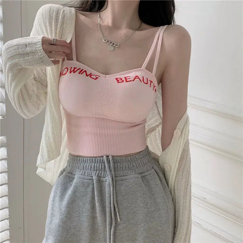 Rosa Soft-Girl Crop Top mit Spaghettiträgern und Schriftzug