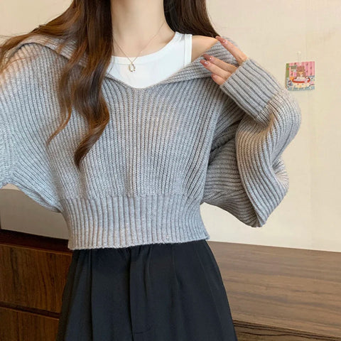 Grauer Strick-Cropped-Pullover mit Kragen im Koreanischer Stil