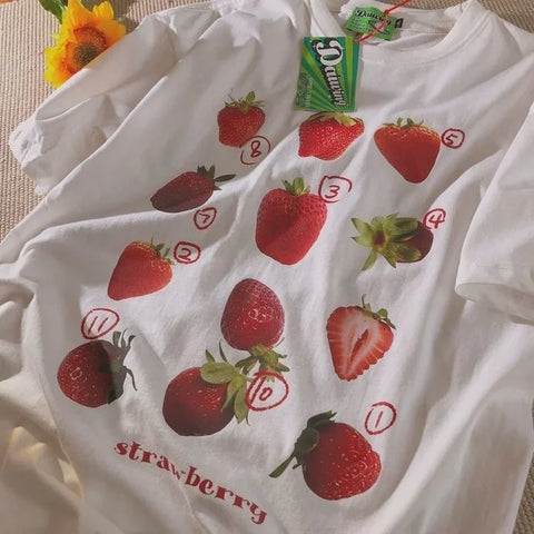 Damen-T-Shirt mit Erdbeer-Print im Ästhetischen Cartoon-Stil