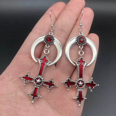 Gotik-Kreuz Ohrringe mit Mond und Blutroten Akzenten