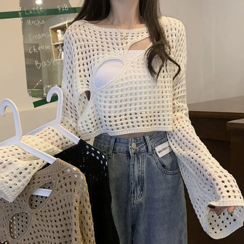 Gestricktes Crop Top mit Lochmuster und O-Ausschnitt für einen trendigen Look