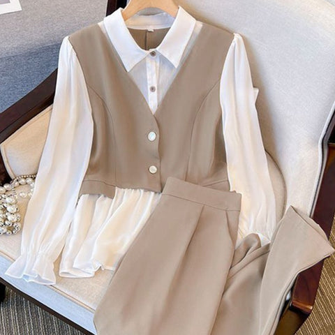 Koreanisches Outfit im minimalistischen Stil braun
