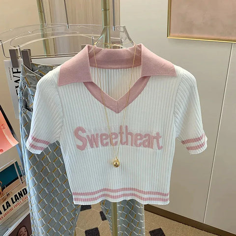 Sommerlicher Soft-Girl Kurzarm-Poloshirt in Weiß mit Sweetheart-Schriftzu