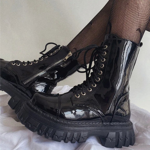 Gothic Biker Combat Boots für Damen Elegante Kurzschuhe im glänzenden Schwarz