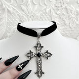 Elegantes Gothic Samt-Halsband mit Kreuz-Anhänger