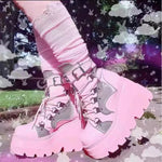 Rosa Plateau-Stiefel im Lolita-Gothic-Stil