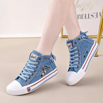 Denim-Sneaker emo patchwork hellblau stil emo