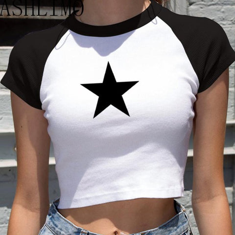 Weißes und schwarzes Y2K-T-Shirt mit schwarzem Stern bedruckt