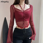 Rotes Mesh-Crop-Top mit Spitzenbesatz für den Grunge-Look