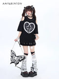 Gothic-Liebe: Schwarzes Oversize-T-Shirt mit Kreuz & Cut-Outs