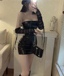 Eng anliegendes E-Girl Leder-Imitat-Kleid in Schwarz