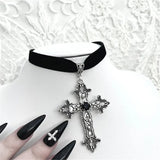 Elegantes Gothic Samt-Halsband mit Kreuz-Anhänger