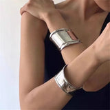 Irreguläre Metallarmband Y3k für Frauen