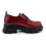 E-Girl-Plateau-Schuh in Rot mit Krokodilhaut-Effekt