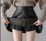 Minimalistischer e-girl-Faltenrock aus schwarzem veganem Leder für Frauen