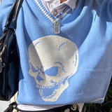 Himmelblauer Grunge-Pullover mit Totenkopf-print