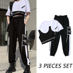 Set 3 K-Pop-Kleidungsstücke: Schwarze Cargohose und Crop-Top.