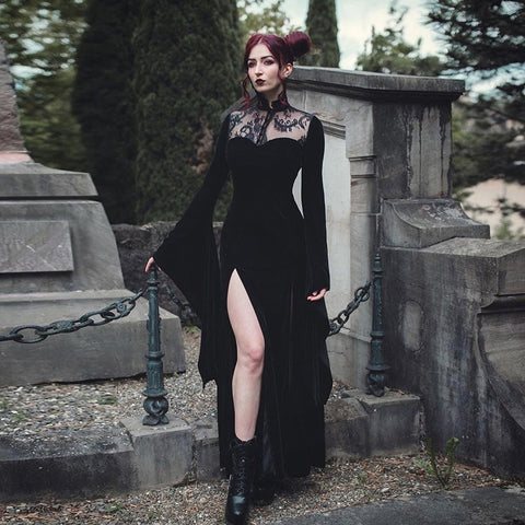 Langes schwarzes Gothic-Kleid mit breitem Ärmel