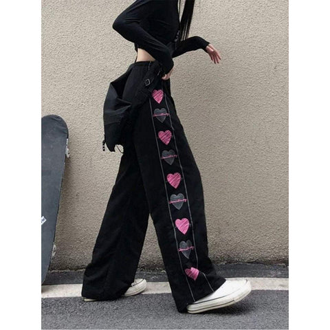 e-girl Oversize-Hose schwarz mit rosa Herzen